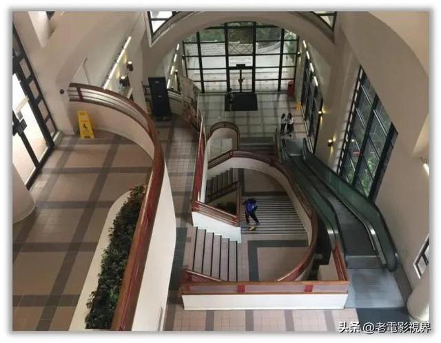 《富豪李嘉诚为什么要在香港大学为亡妻建庄月明楼》-第2张图片-90博客网